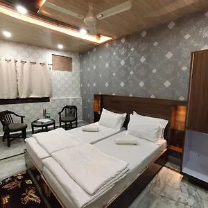 shivratri-guest-house.hotels-varanasi.com/